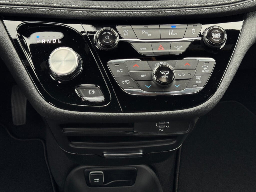2026 Chrysler Pacifica Select - Photo 11