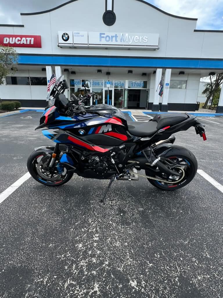 2026 BMW M1000XR