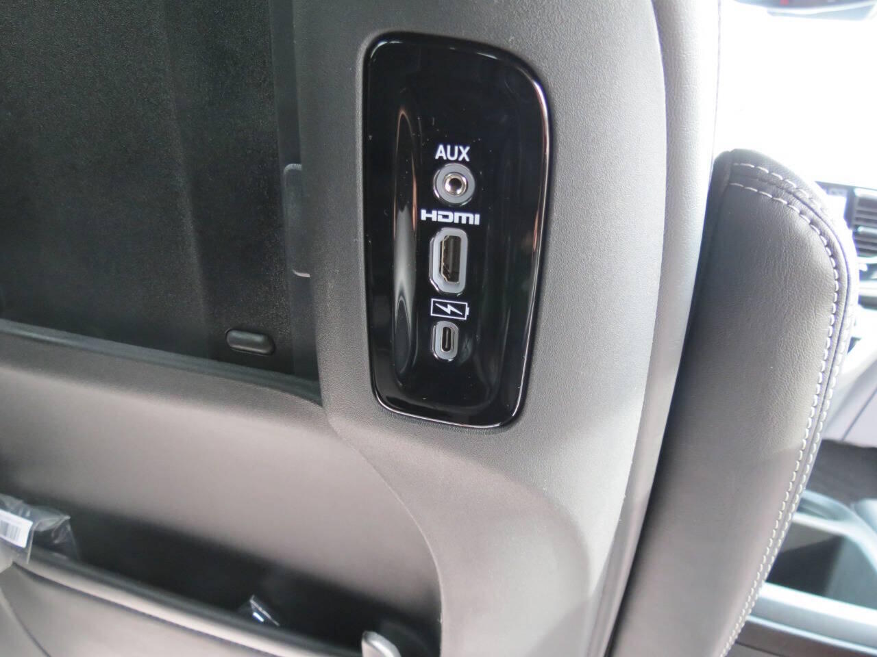 2026 Chrysler Pacifica Select - Photo 21