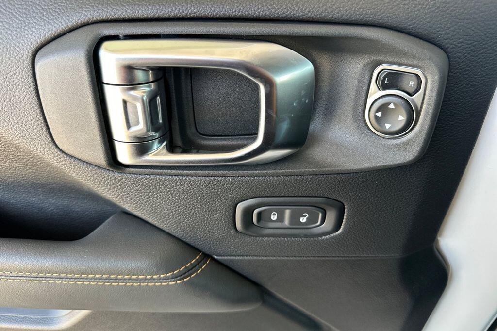 2025 Jeep Wrangler 4-Door Sahara - Photo 8