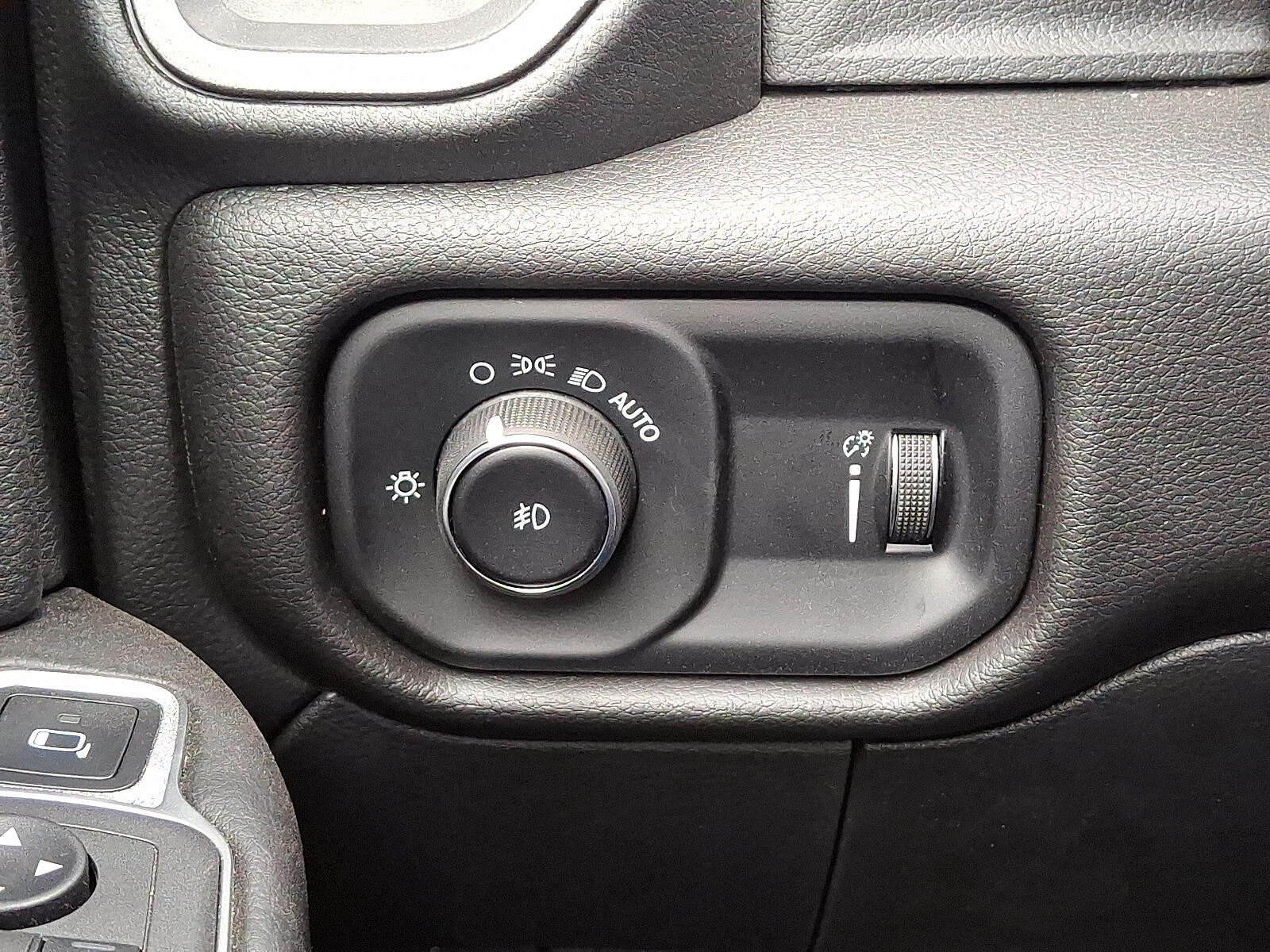 2024 RAM 3500 Chassis Tradesman - Photo 13