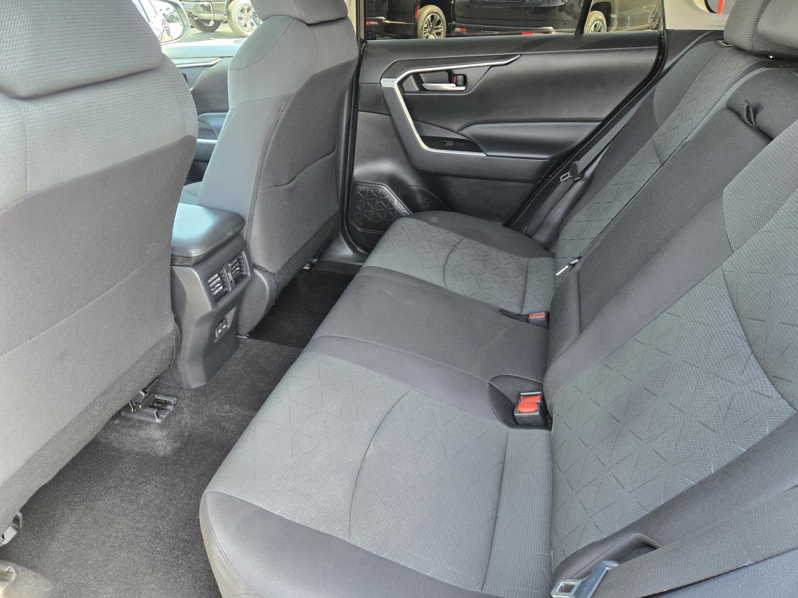 2023 Toyota RAV4 XLE - Photo 27