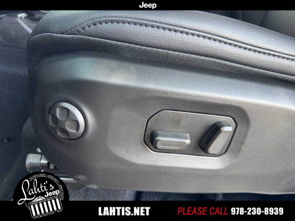 2025 Jeep Wrangler 4-Door Sahara - Photo 29