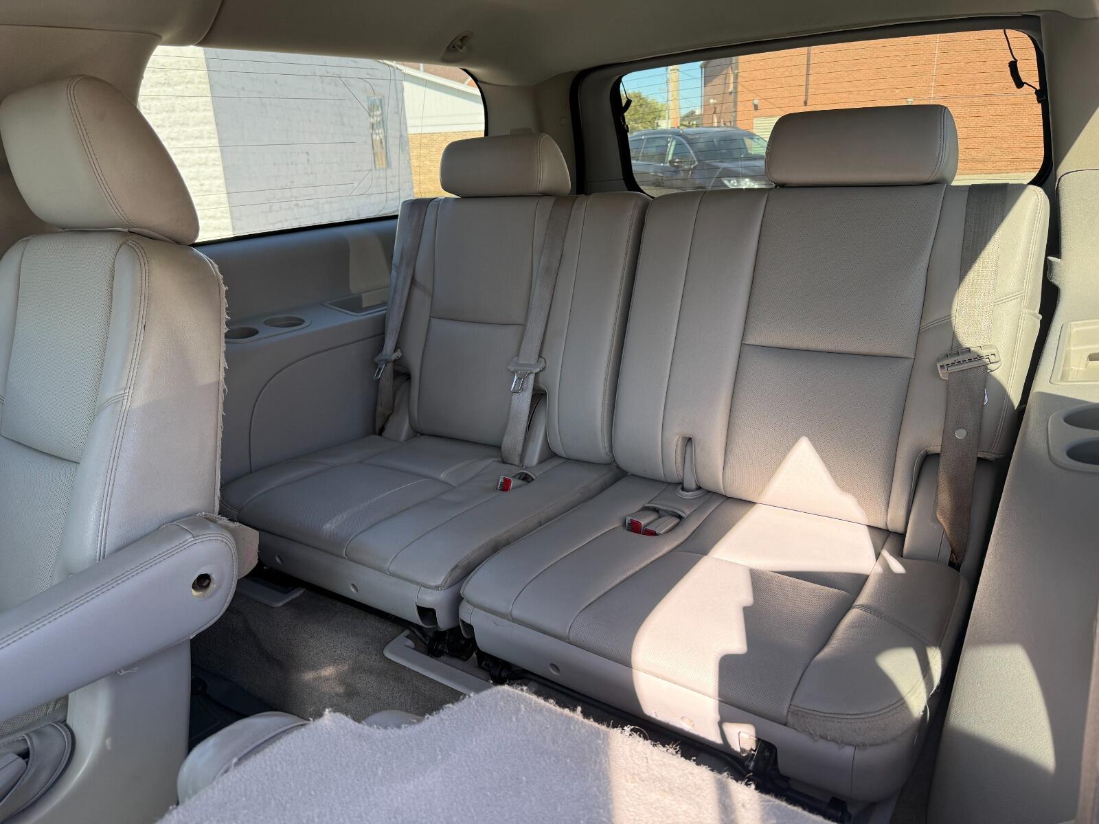 2012 Chevrolet Suburban LTZ - Photo 12