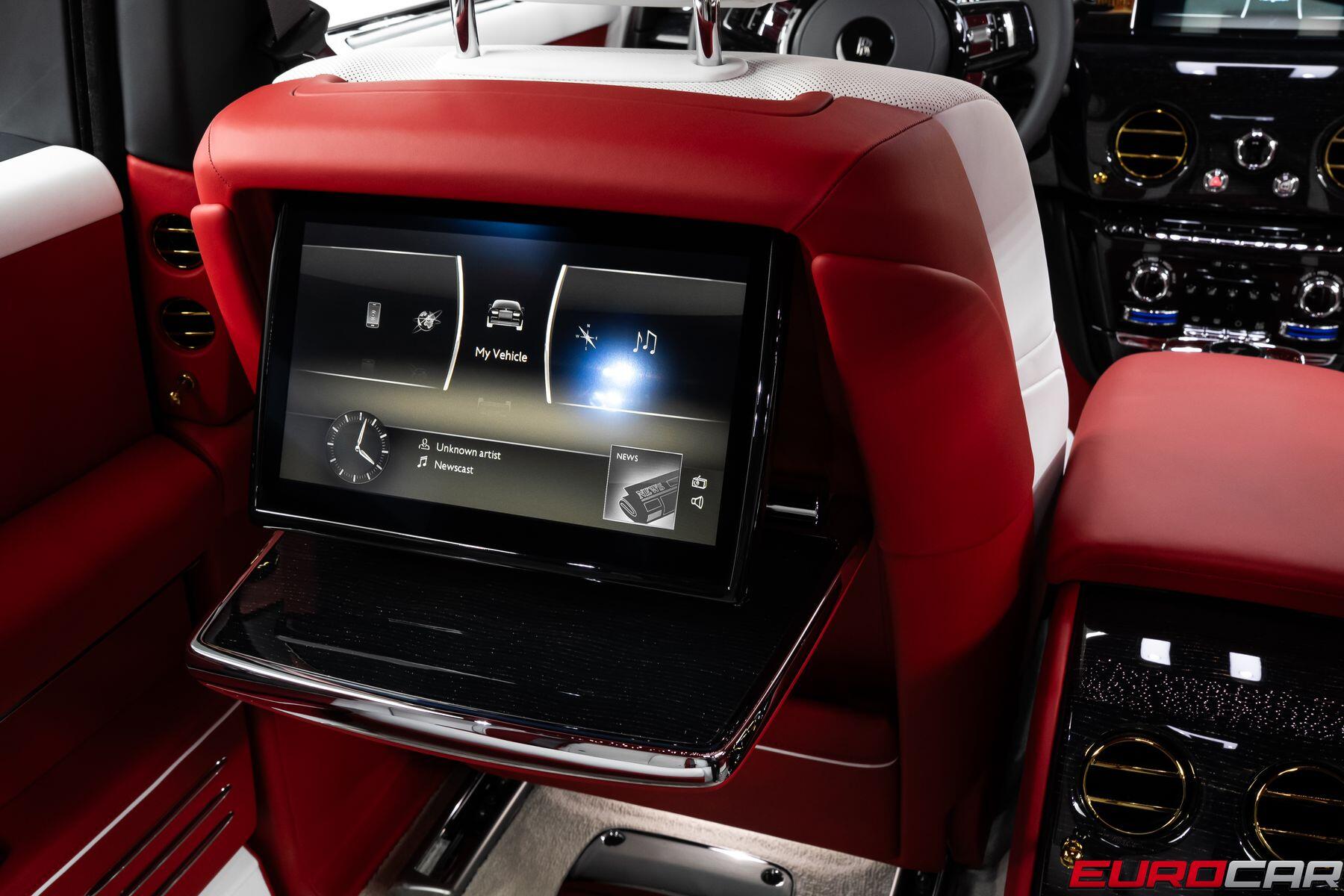 2023 Rolls-Royce Phantom EWB *CASCADE GOLD PASSENGER FASCIA*Image 24