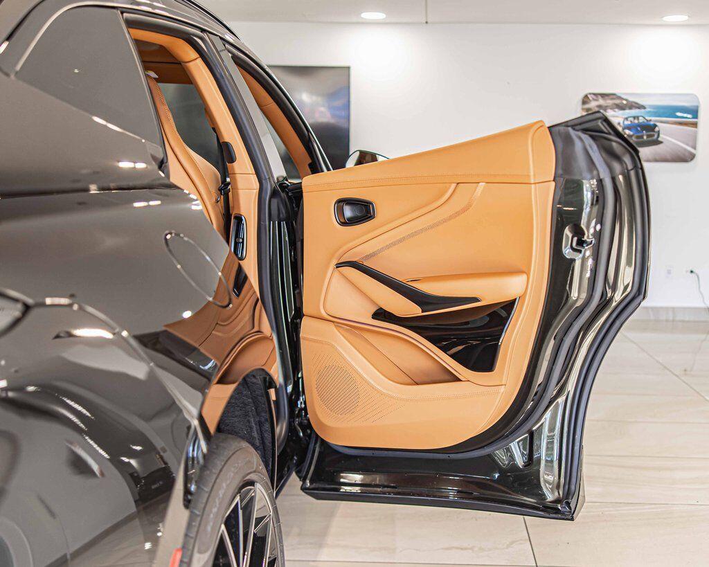 2026 Aston Martin DBX 707 - Photo 41