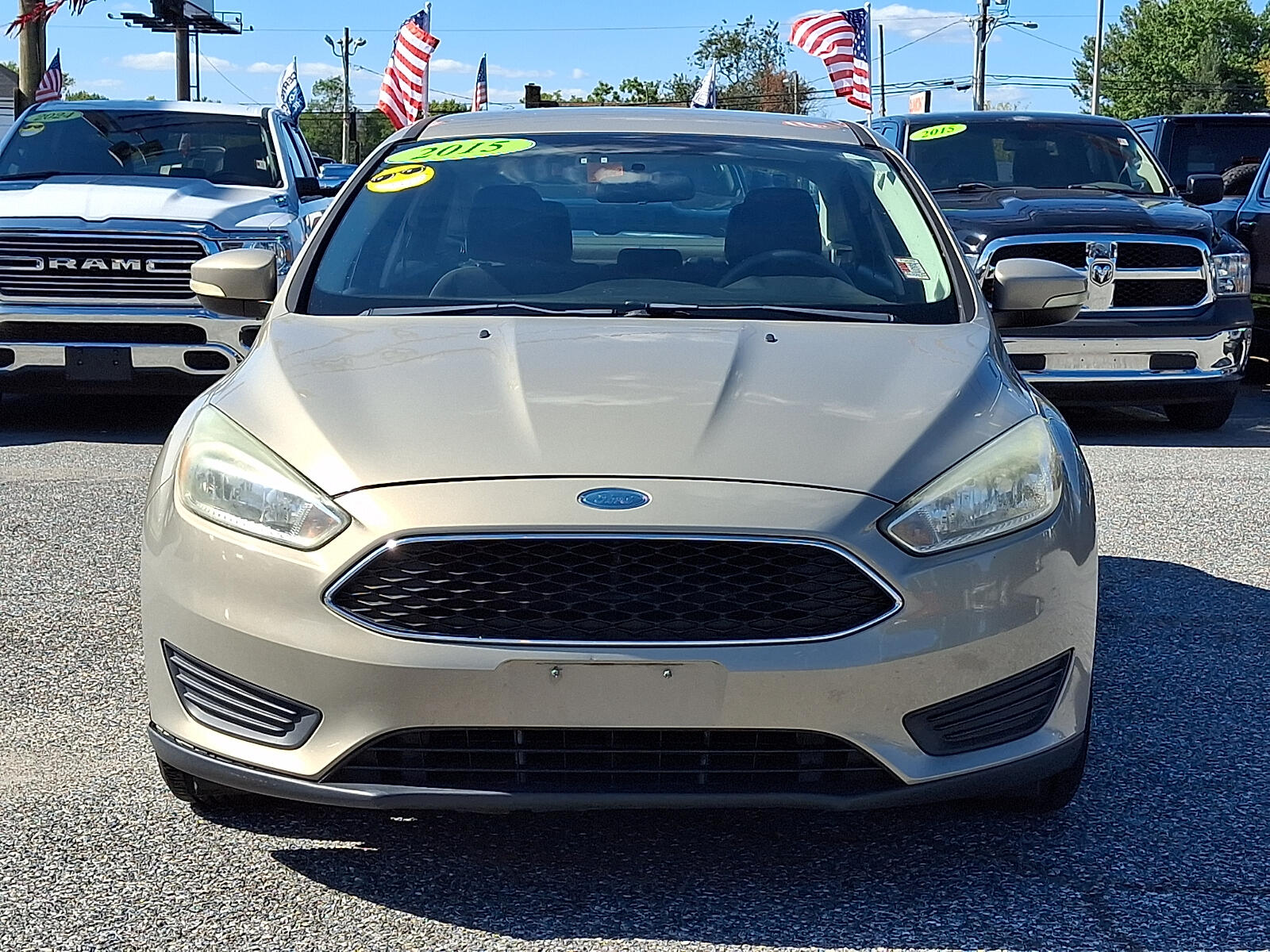 Used 2015 Ford Focus SE with VIN 1FADP3F29FL350425 for sale in New Castle, DE