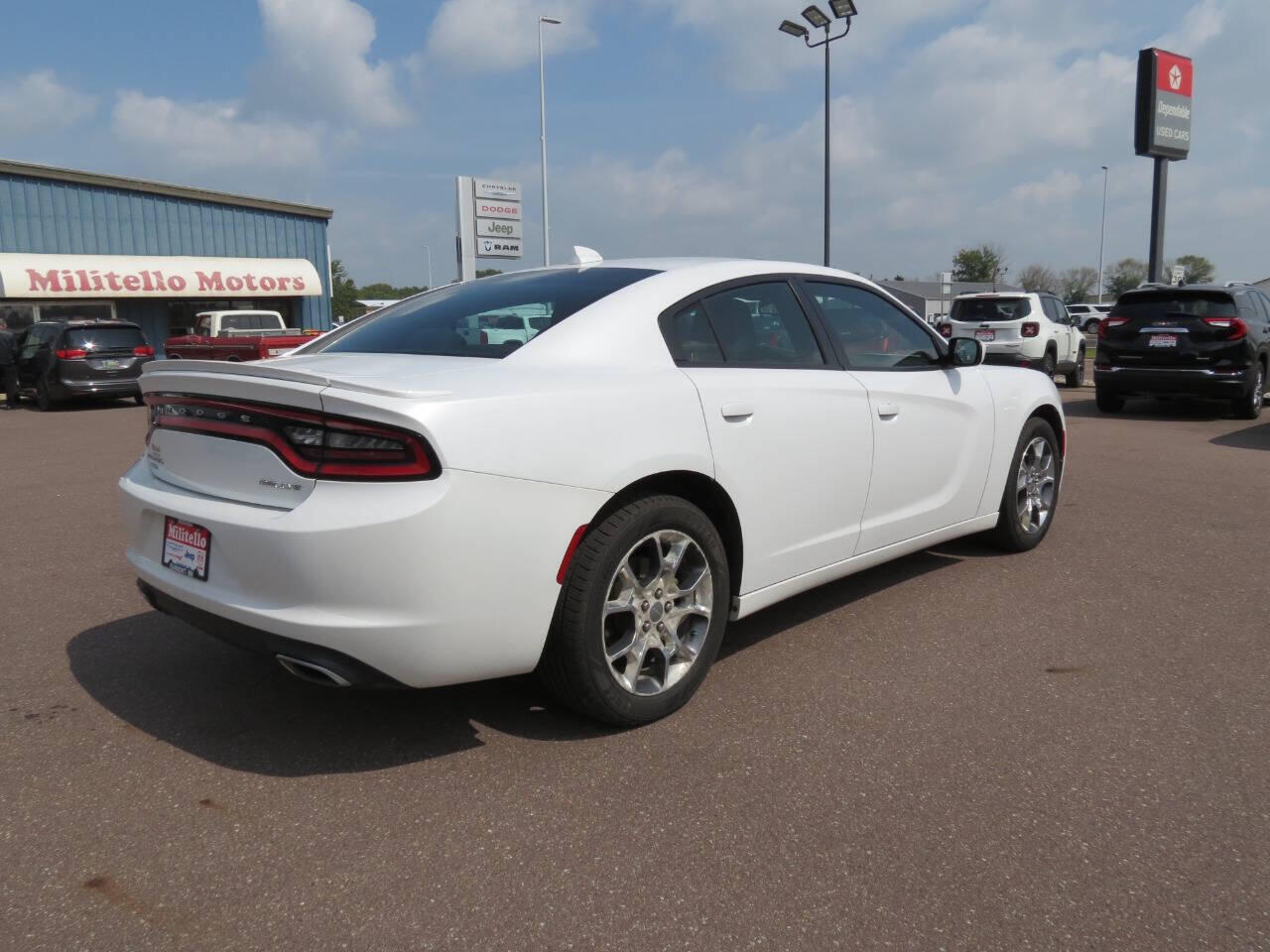 Used 2015 Dodge Charger SXT with VIN 2C3CDXJG3FH742519 for sale in Fairmont, Minnesota