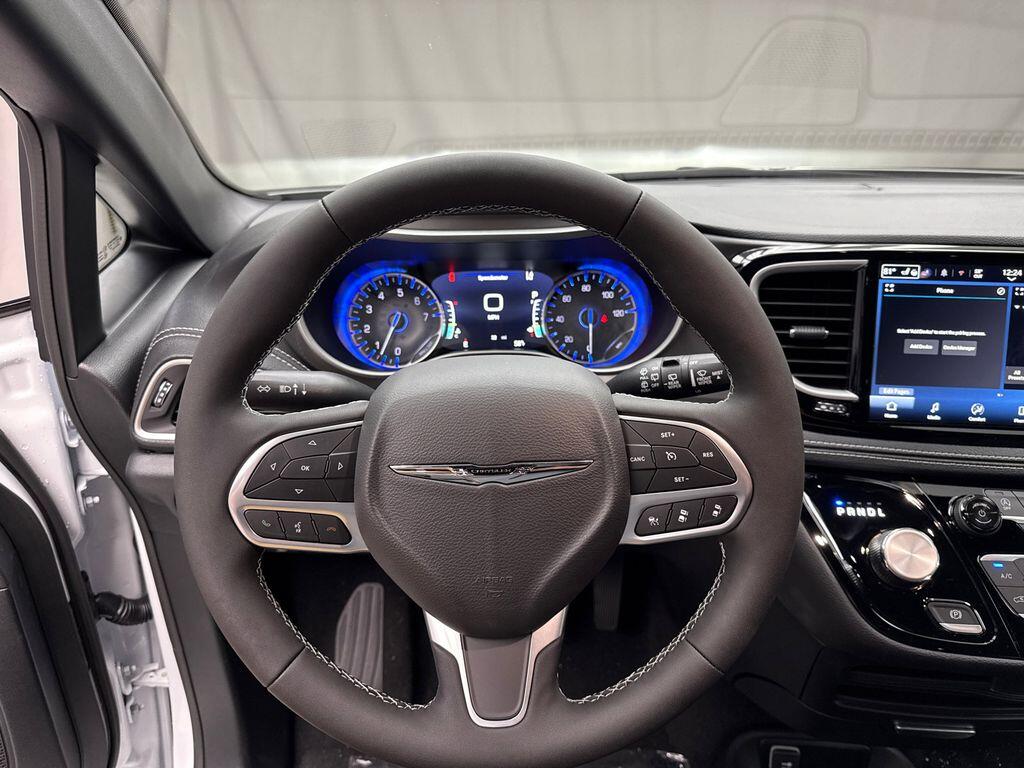 2026 Chrysler Pacifica Select - Photo 11