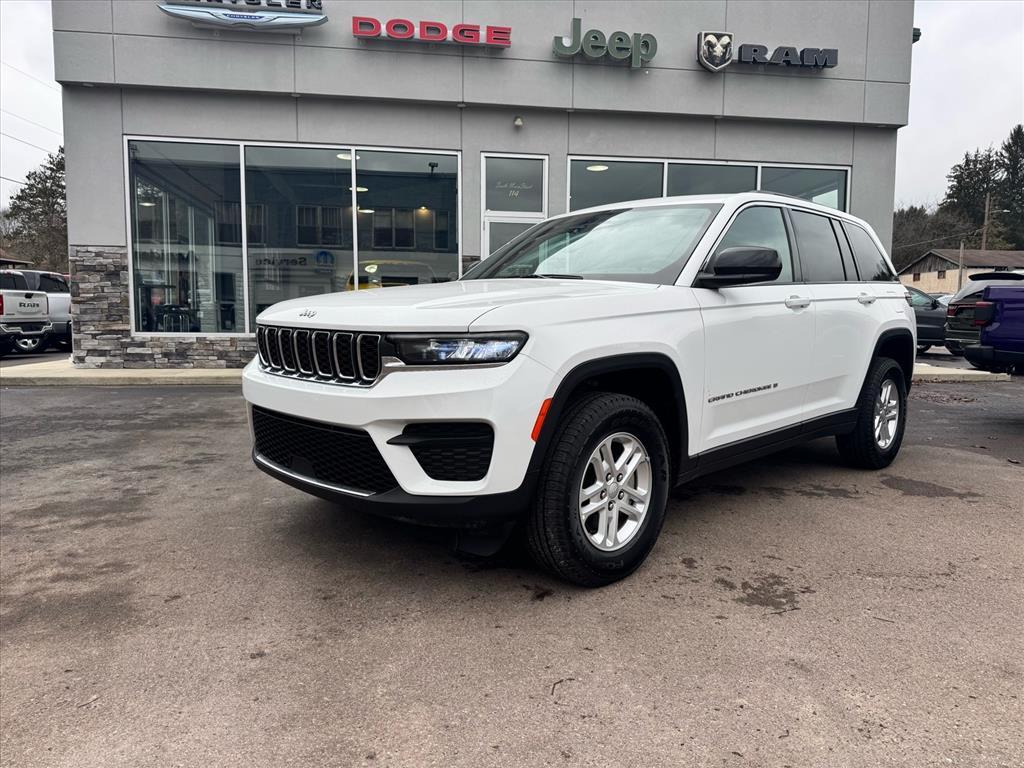 2024 Jeep Grand Cherokee Laredo's photo