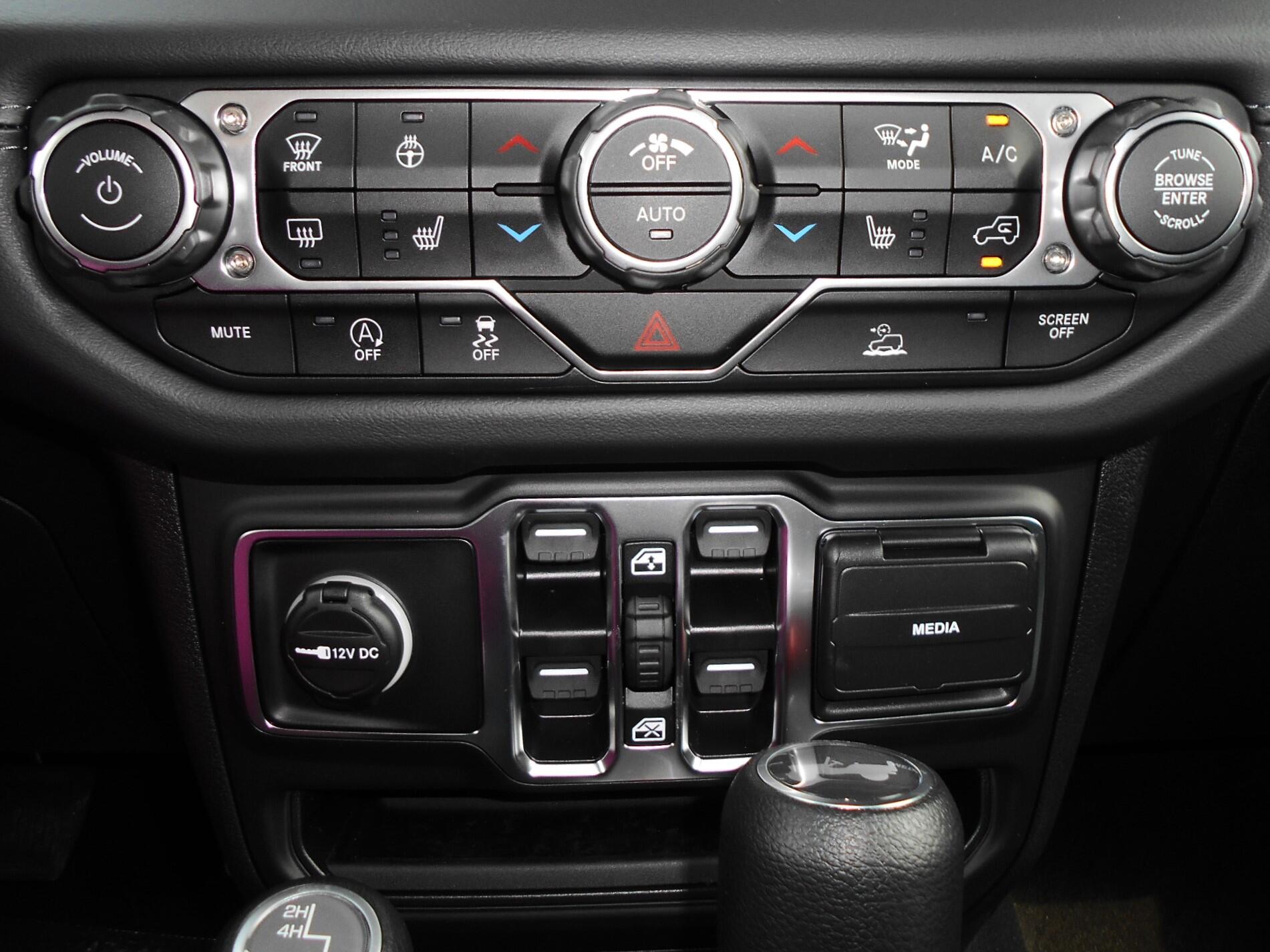 2025 Jeep Wrangler 4-Door Sahara - Photo 9