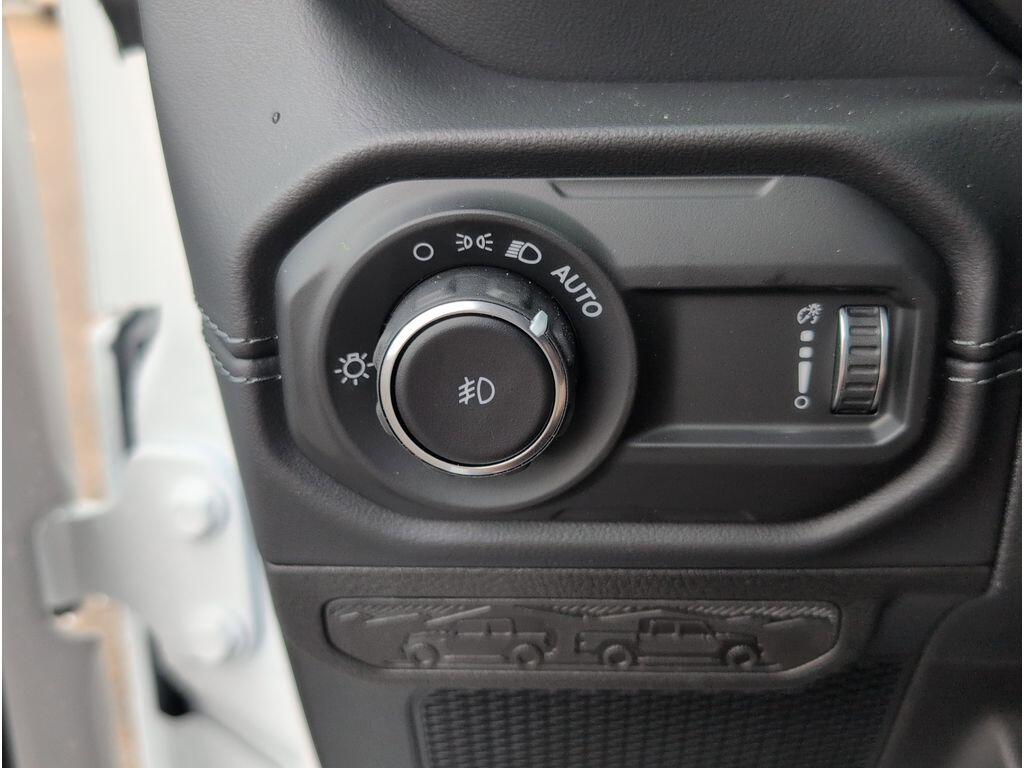 2025 Jeep Wrangler 4-Door Sahara - Photo 28