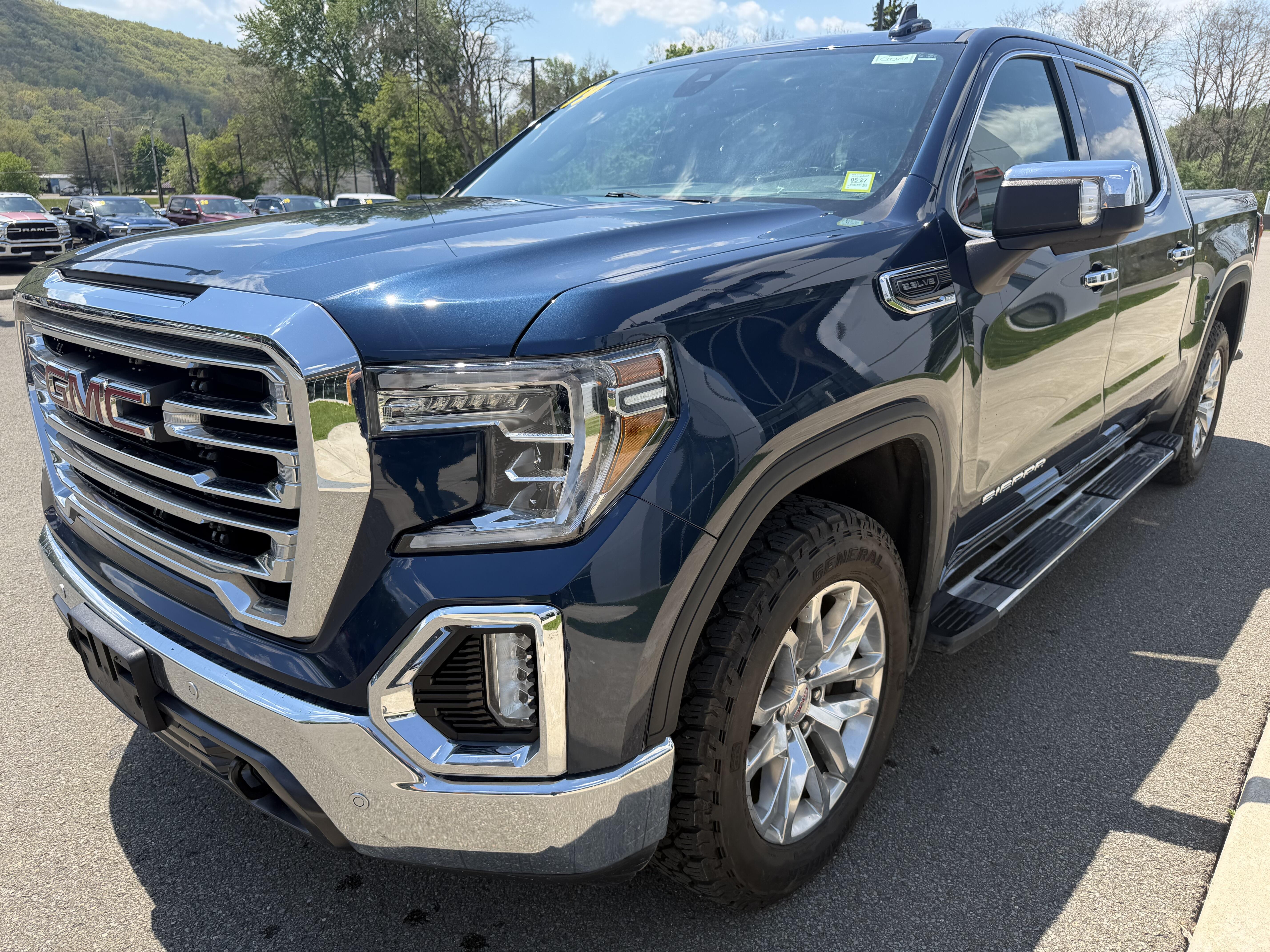 2019 GMC Sierra 4WD Crew Cab Short Box SLT's photo