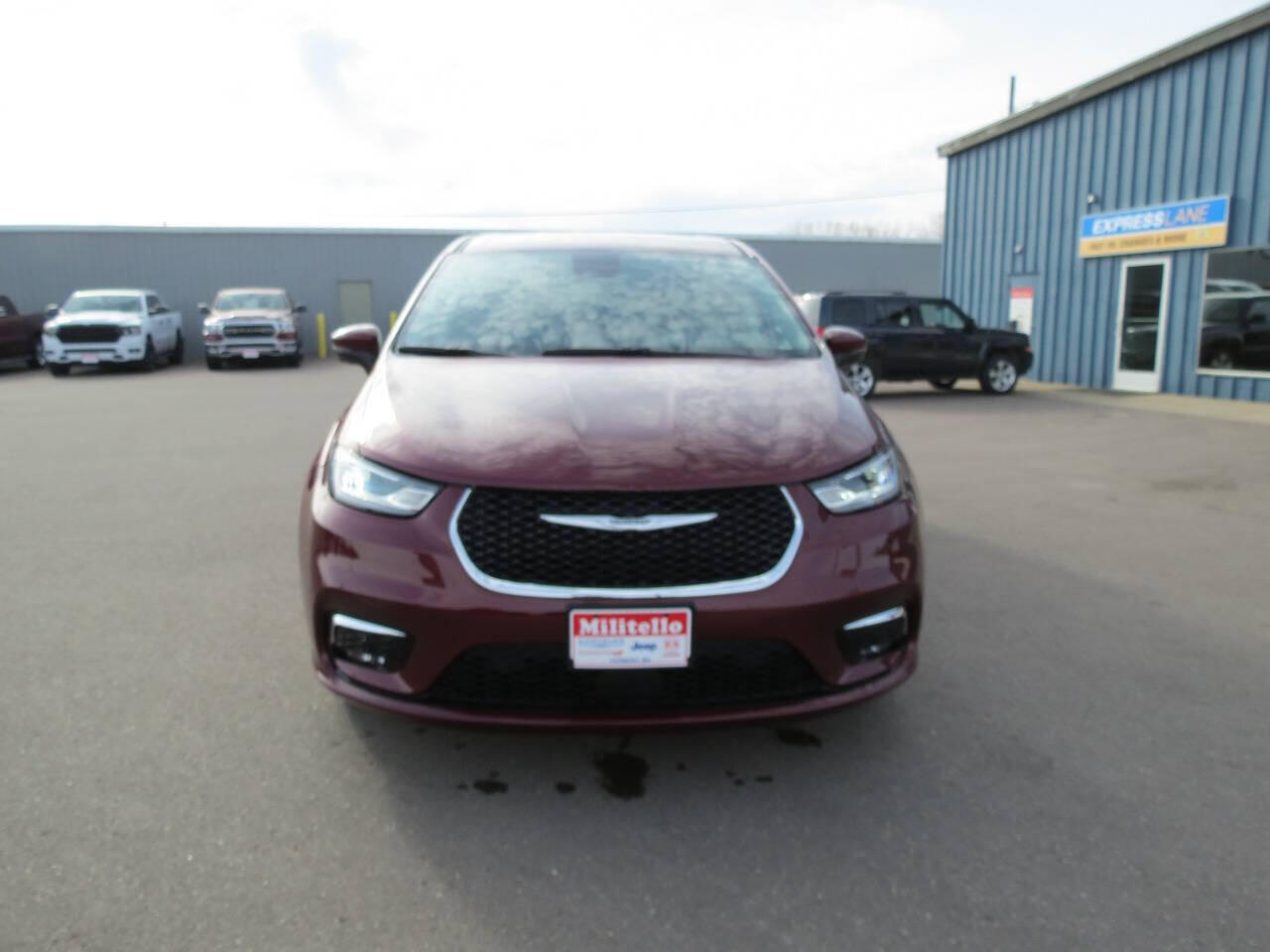 Used 2023 Chrysler Pacifica Touring L with VIN 2C4RC1BG4PR504968 for sale in Fairmont, Minnesota