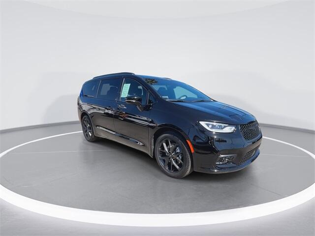 Used 2024 Chrysler Pacifica Touring L with VIN 2C4RC1BGXRR184848 for sale in Anaheim, CA
