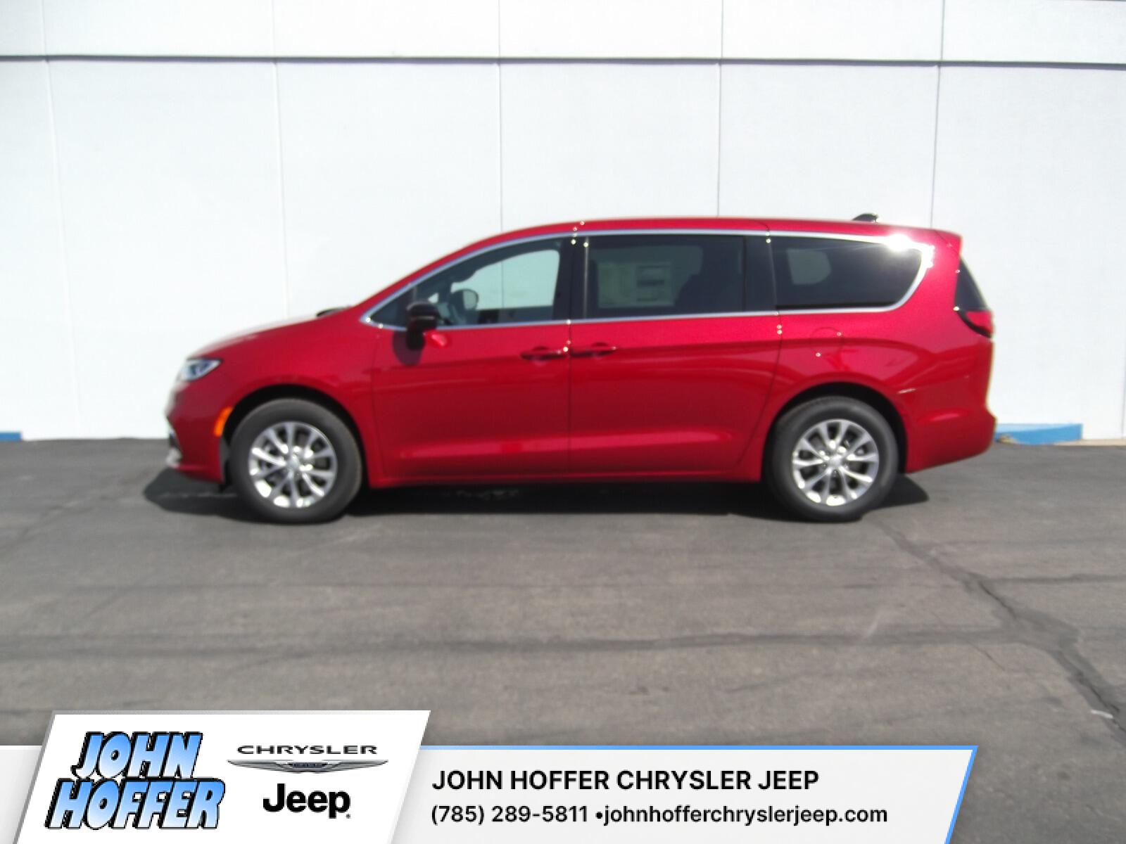 2026 Chrysler Pacifica Select AWD's photo