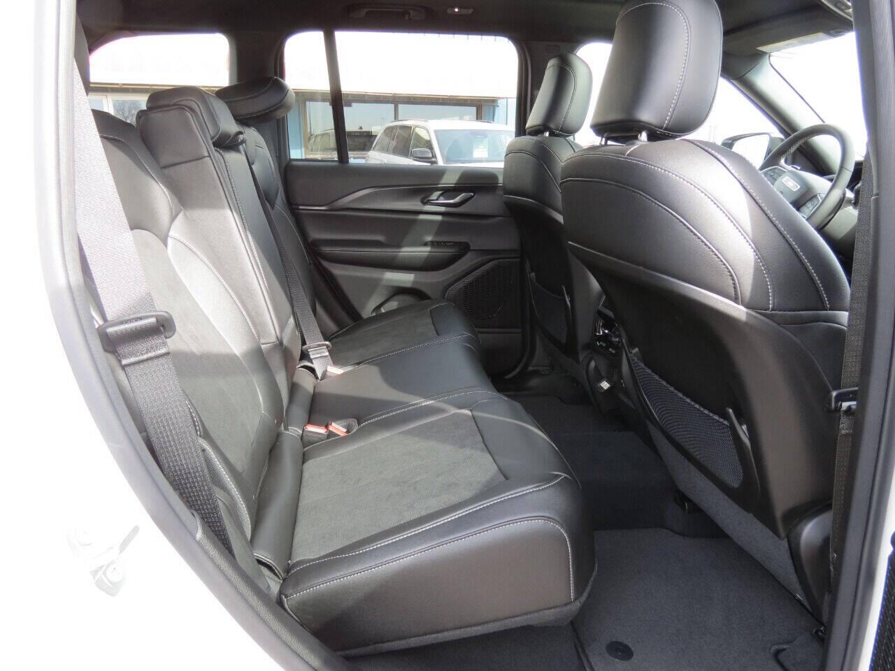 2025 Jeep Grand Cherokee Altitude - Photo 10