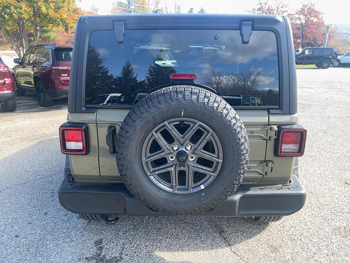 View vehicle photo 6