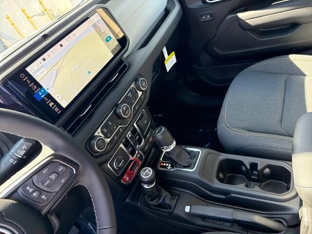 2025 Jeep Gladiator Willys - Photo 19