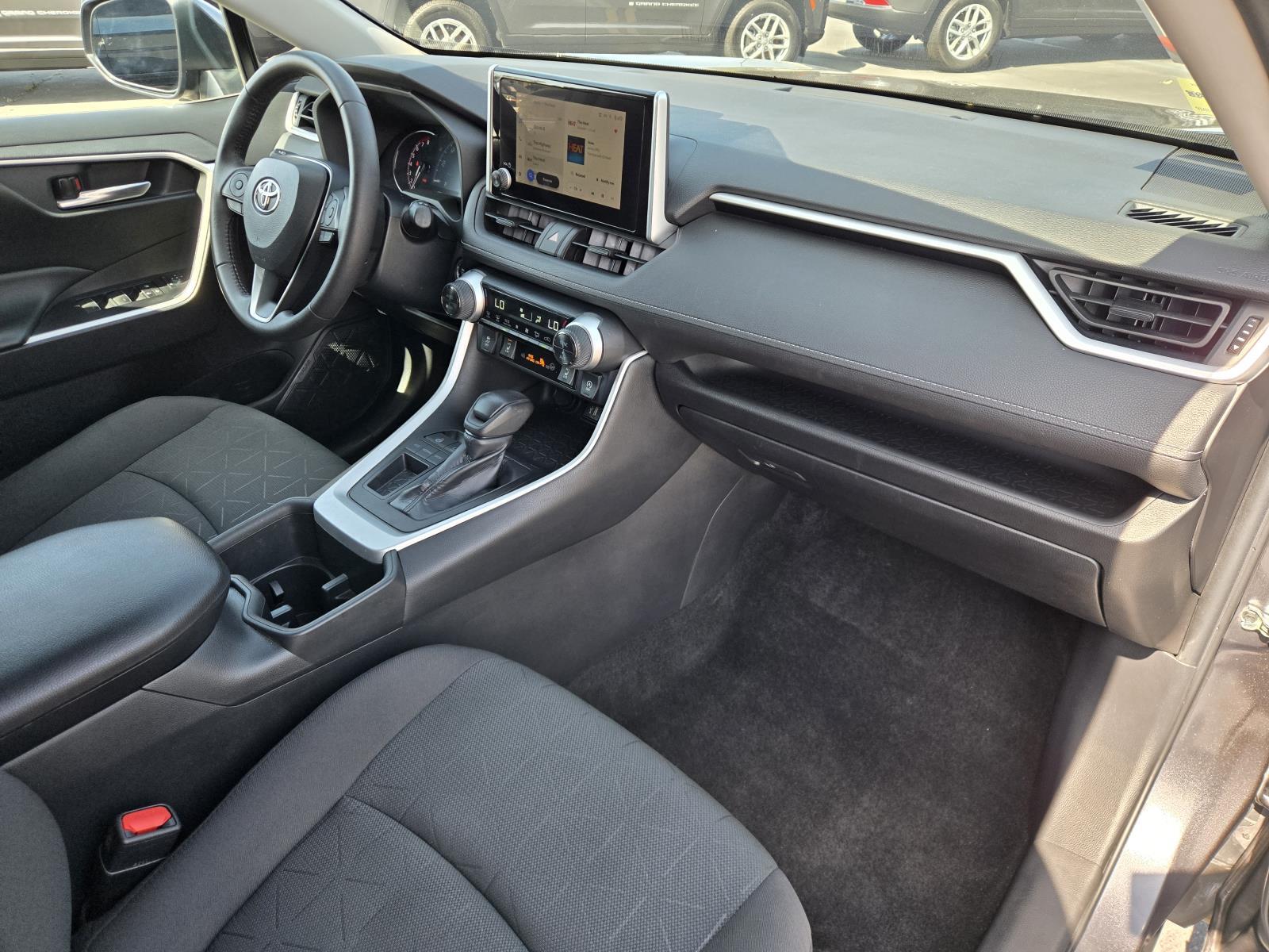 2023 Toyota RAV4 XLE - Photo 32