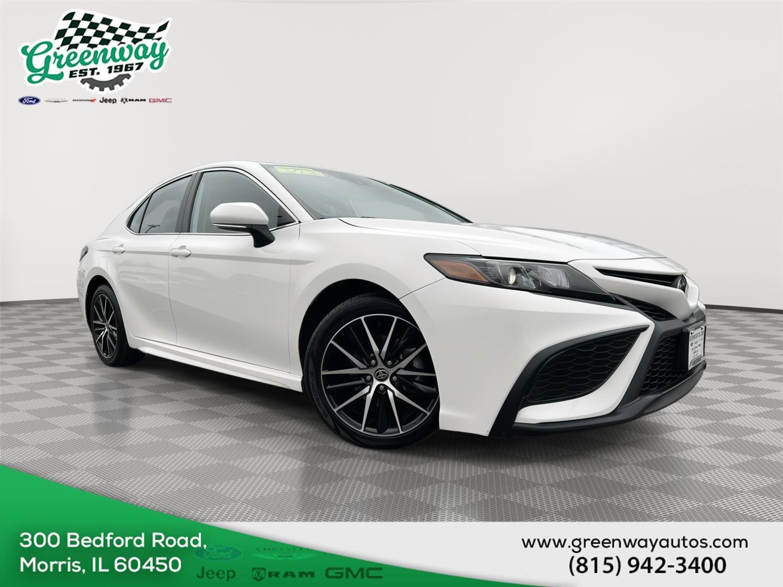 2023 Toyota Camry SE's photo