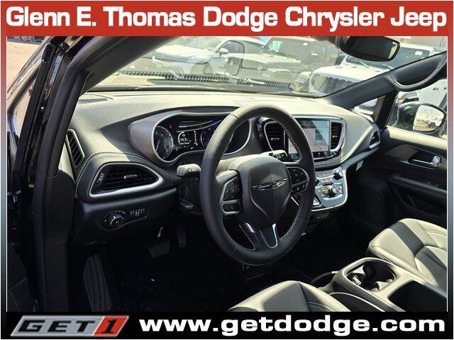 2025 Chrysler Pacifica Select - Photo 8