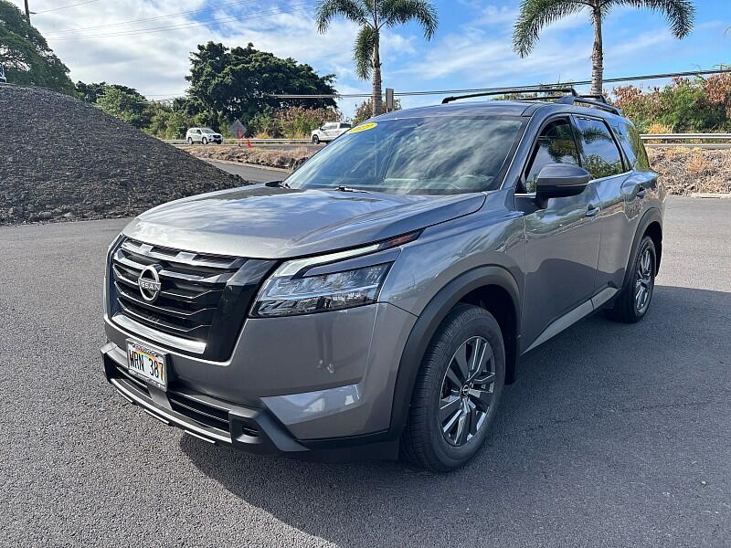 2022 Nissan Pathfinder SV