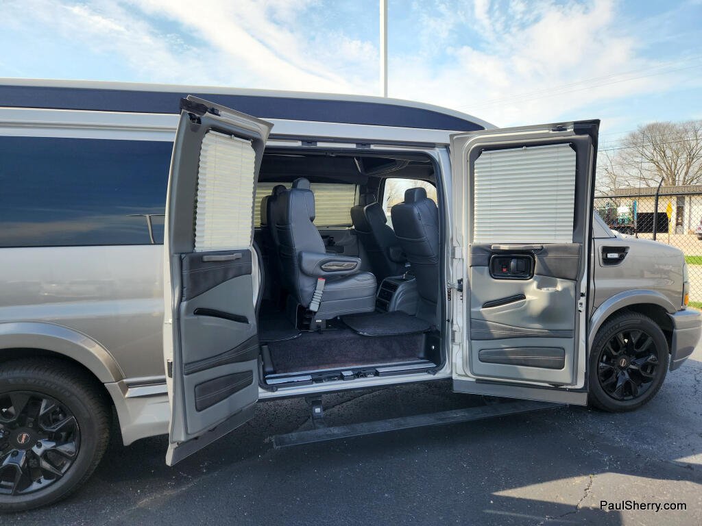 2023 GMC Savana Cargo Work Van - Photo 26