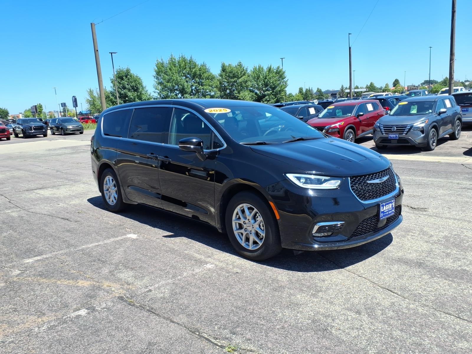 Used 2025 Chrysler Pacifica Select with VIN 2C4RC1BG8SR554345 for sale in Mankato, Minnesota