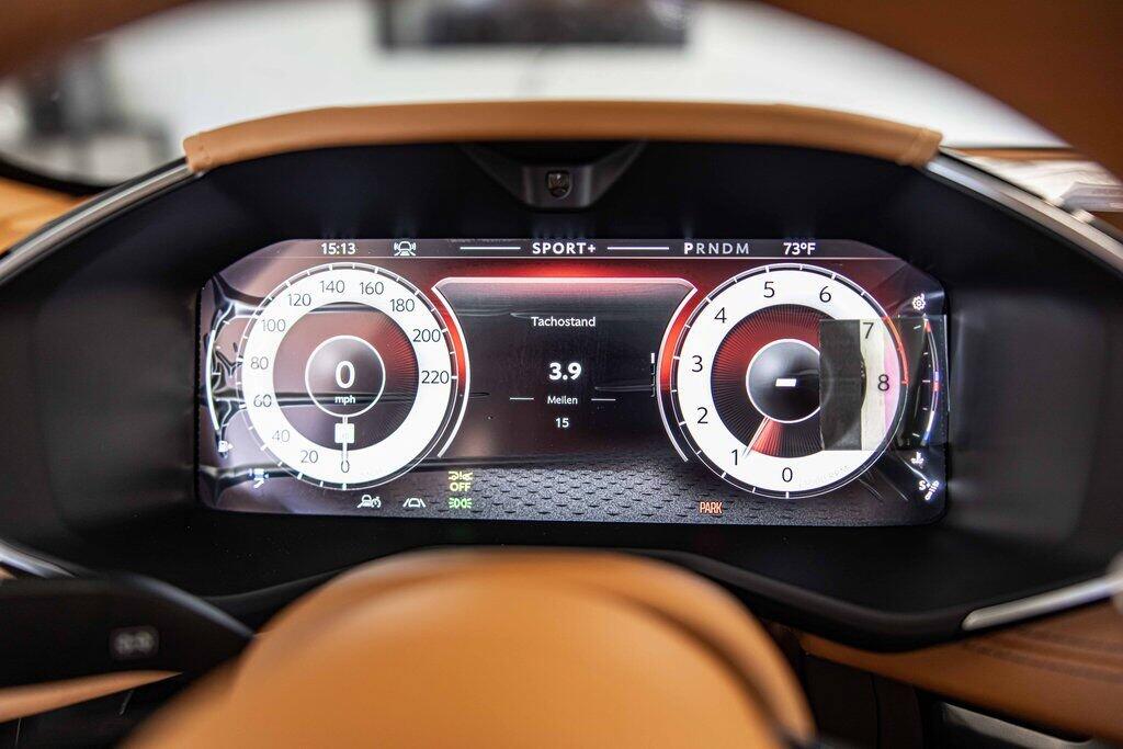 2026 Aston Martin DBX 707 - Photo 24
