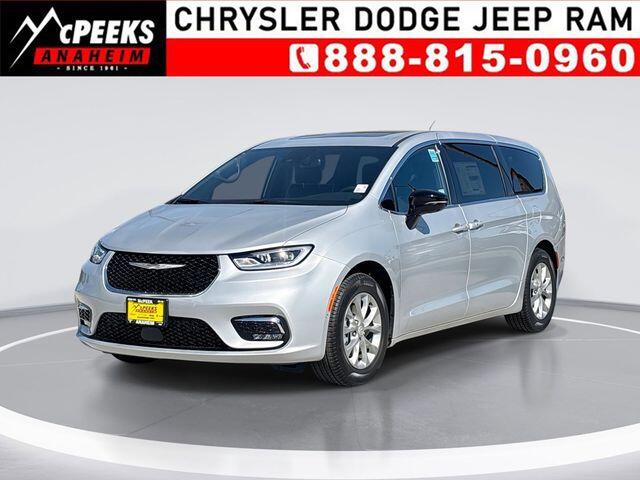 2026 Chrysler Pacifica Limited's photo