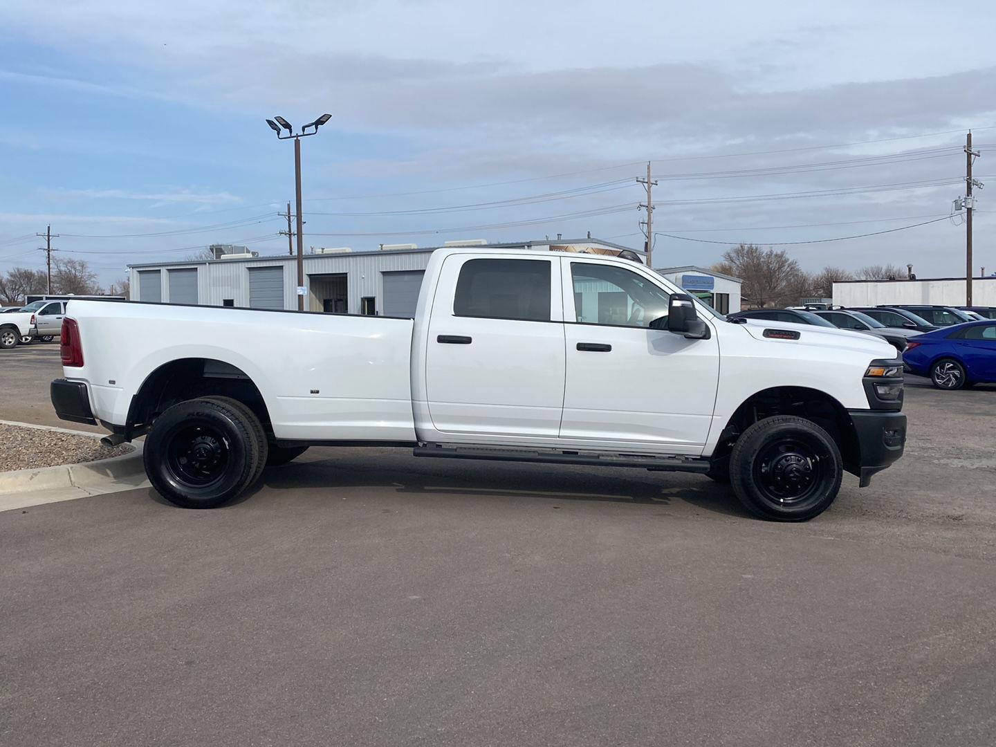 2026 RAM 3500 Tradesman - Photo 6