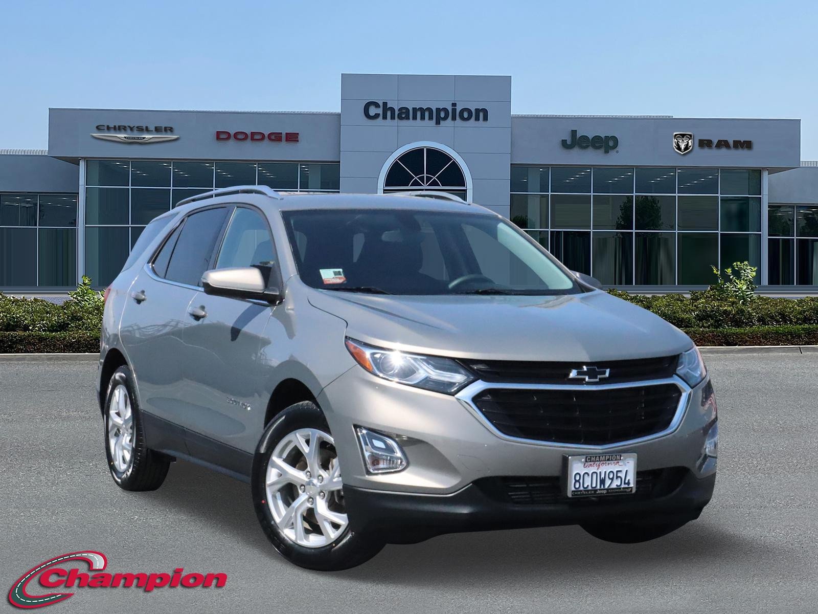 Used 2018 Chevrolet Equinox LT with VIN 3GNAXKEX7JS576994 for sale in Downey, CA