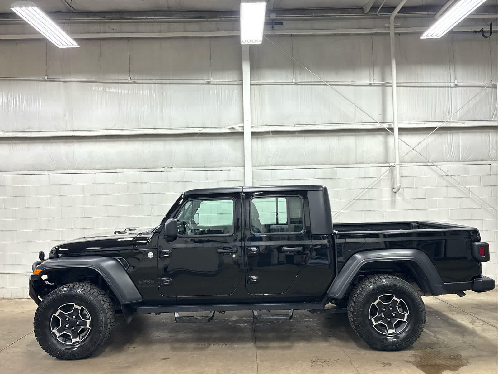 Used 2021 Jeep Gladiator Sport with VIN 1C6JJTAG2ML598585 for sale in Wilmington, OH