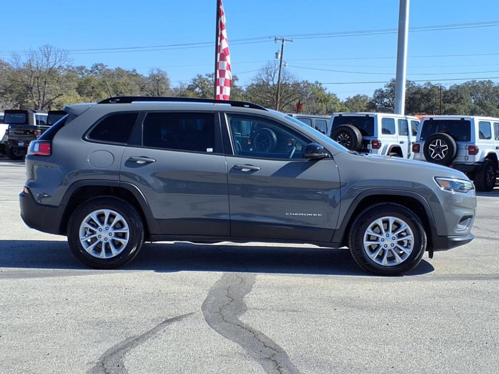 Used 2022 Jeep Cherokee Latitude Lux with VIN 1C4PJMMX5ND555892 for sale in Uvalde, TX