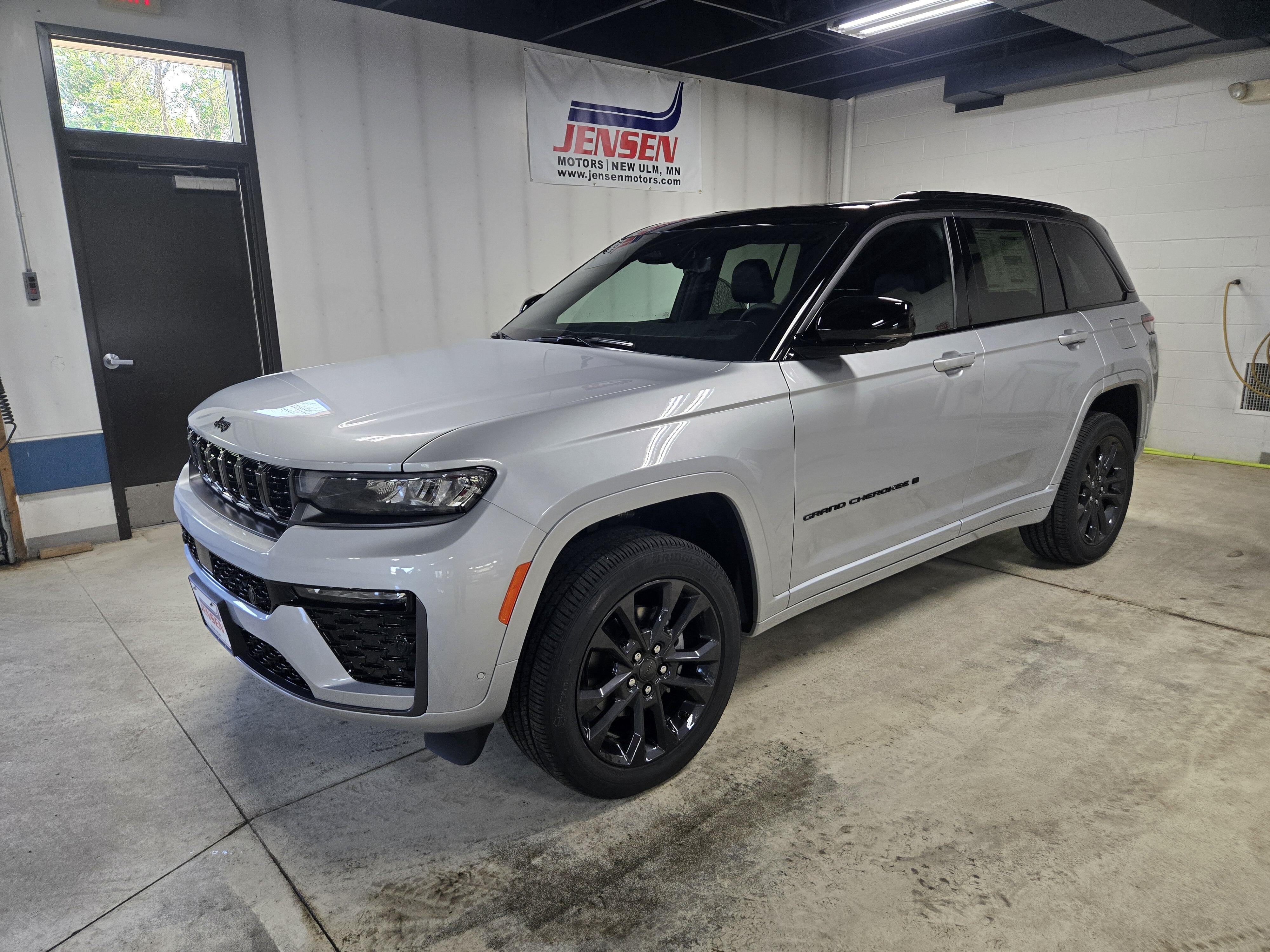 2026 Jeep Grand Cherokee Grand Cherokee Limited Reserve 4x4