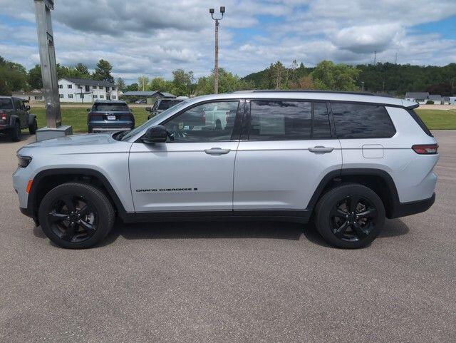 Used 2023 Jeep Grand Cherokee L Altitude with VIN 1C4RJKAG5P8809064 for sale in Prairie Du Chien, WI