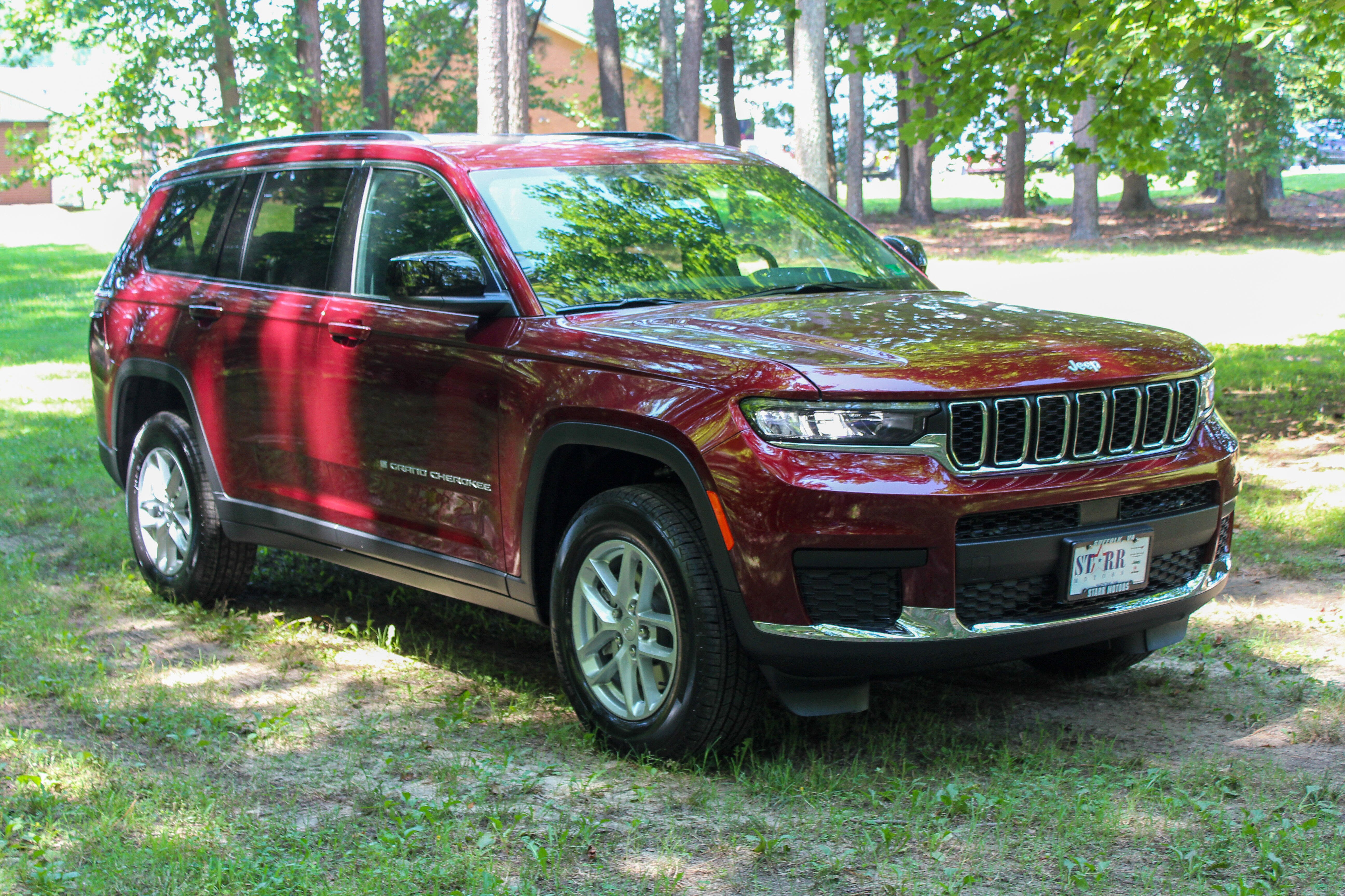 2025 Jeep Grand Cherokee L Laredo's photo
