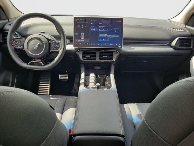 2023 VinFast VF 8 ECO - Photo 12