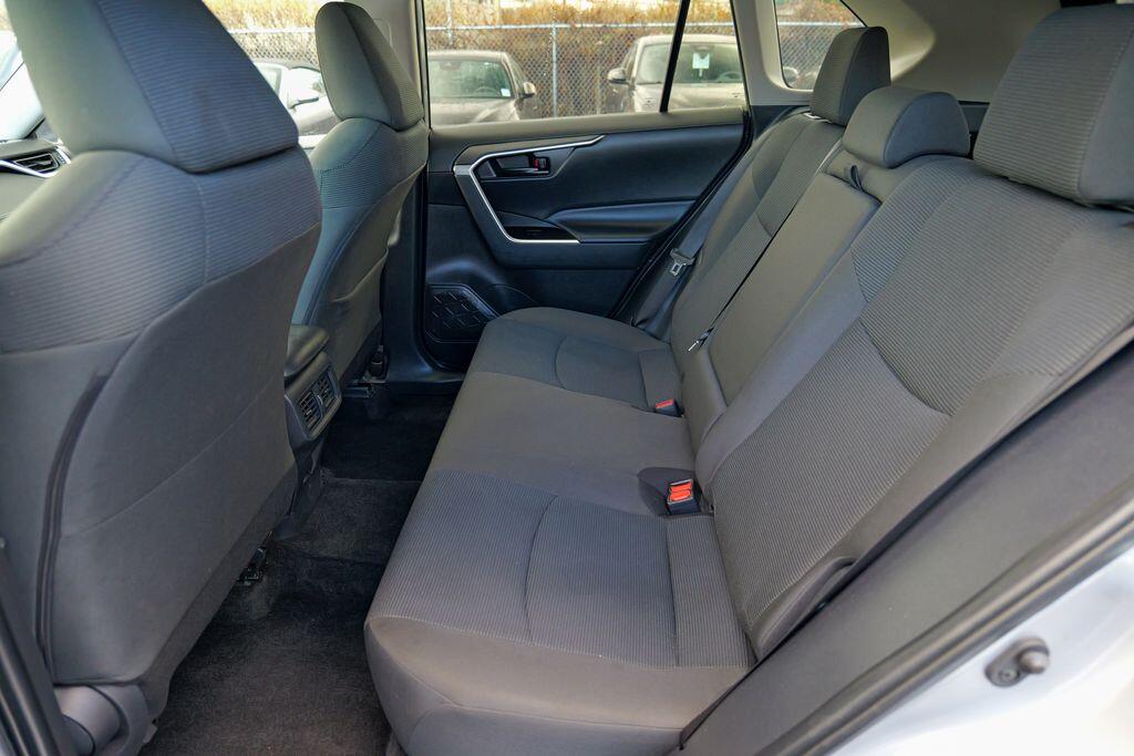 2024 Toyota RAV4 LE - Photo 24