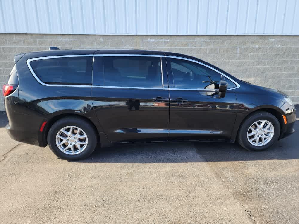 Used 2019 Chrysler Pacifica LX with VIN 2C4RC1CG3KR643819 for sale in Wilmington, OH