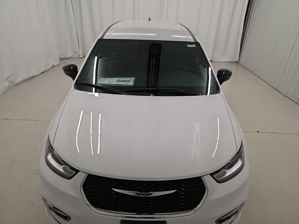2026 Chrysler Pacifica Select - Photo 9