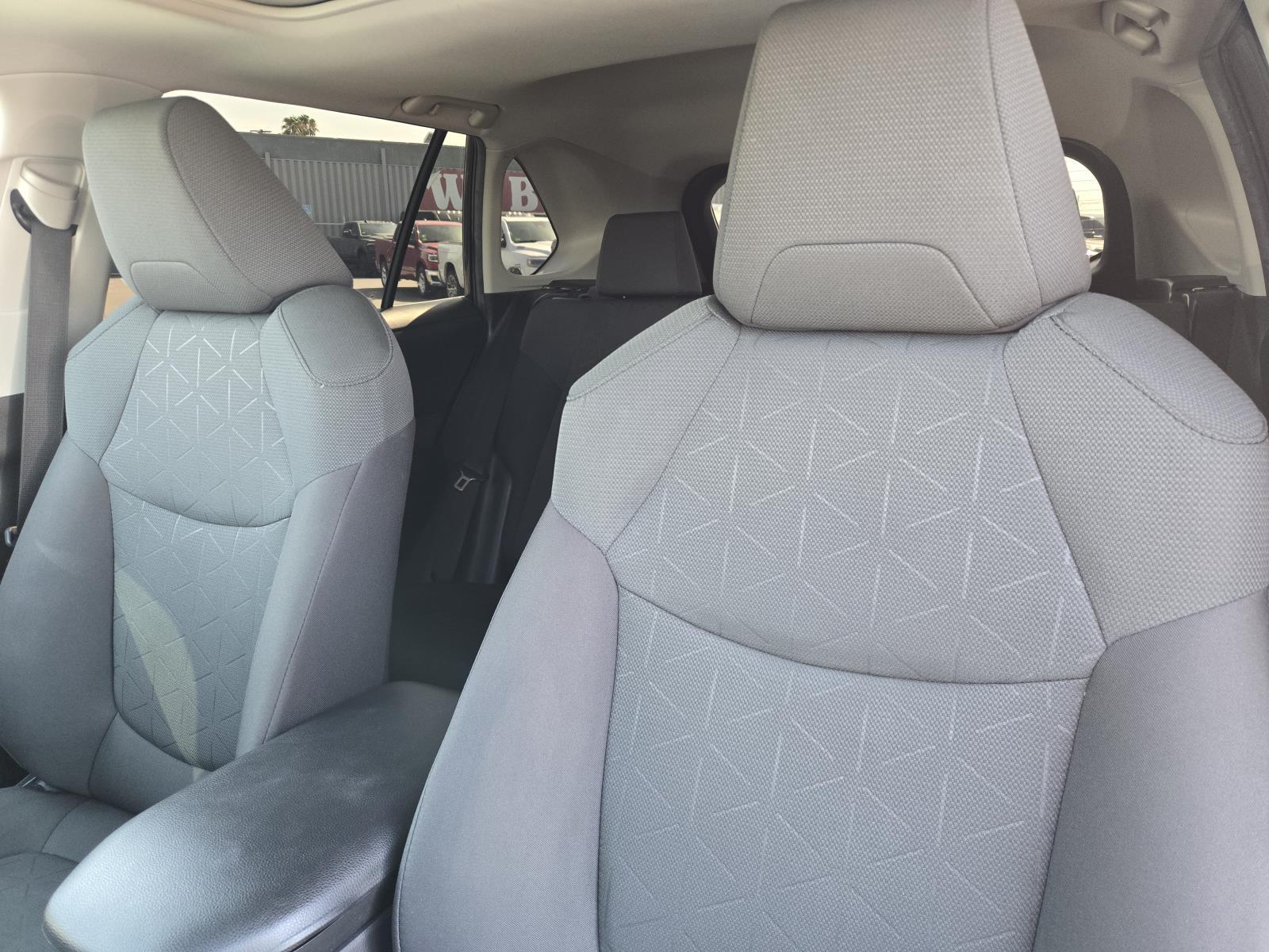 2023 Toyota RAV4 XLE - Photo 23