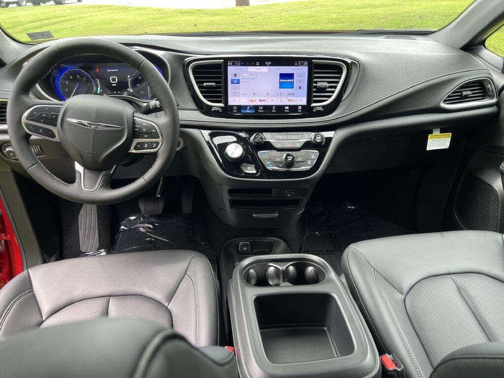 2026 Chrysler Pacifica Select - Photo 21