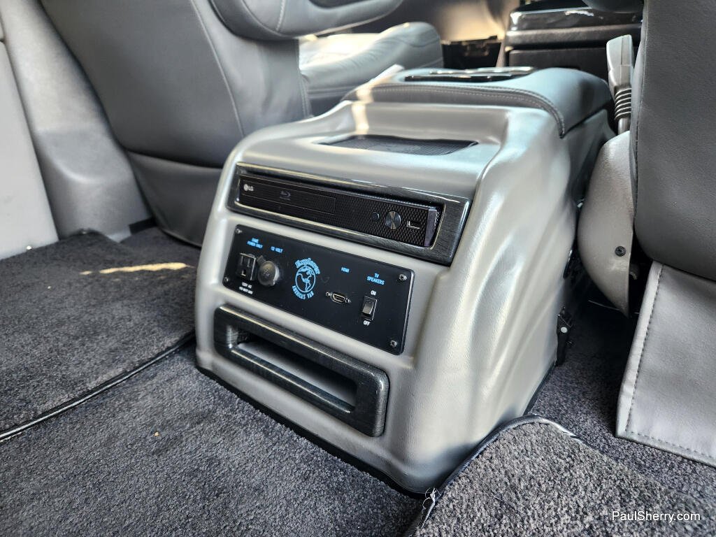 2023 GMC Savana Cargo Work Van - Photo 36