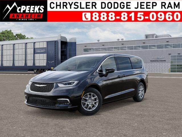 2026 Chrysler Pacifica Select's photo