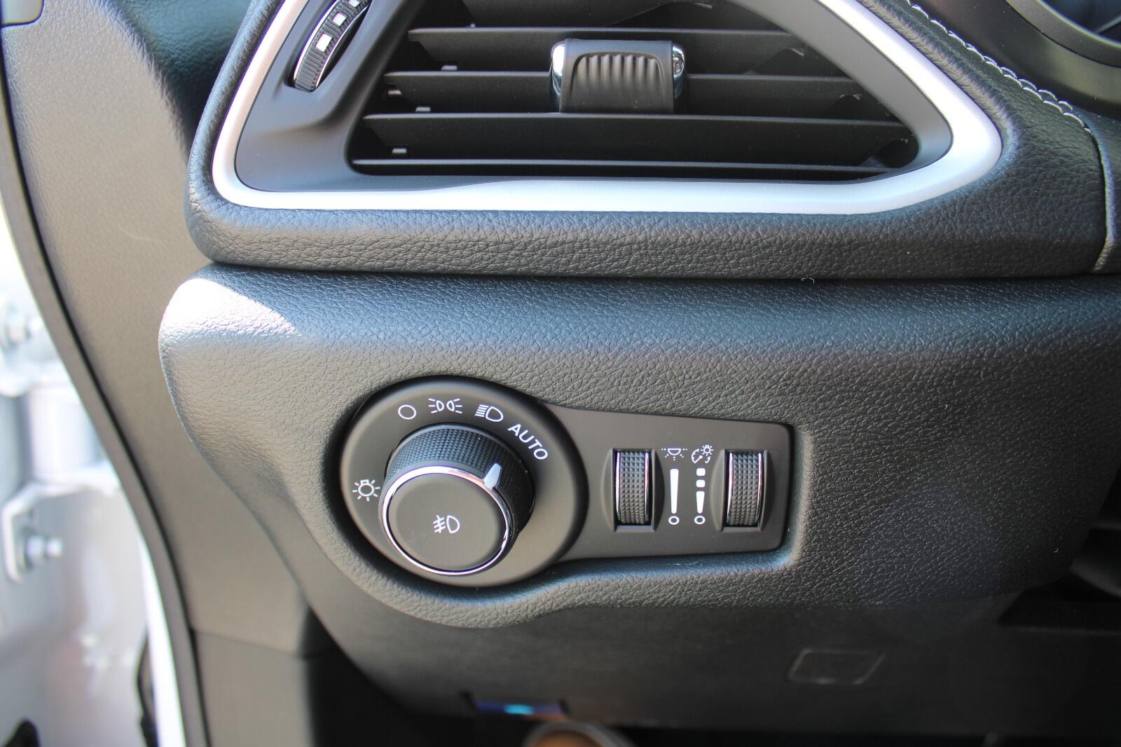 2026 Chrysler Pacifica Select - Photo 14
