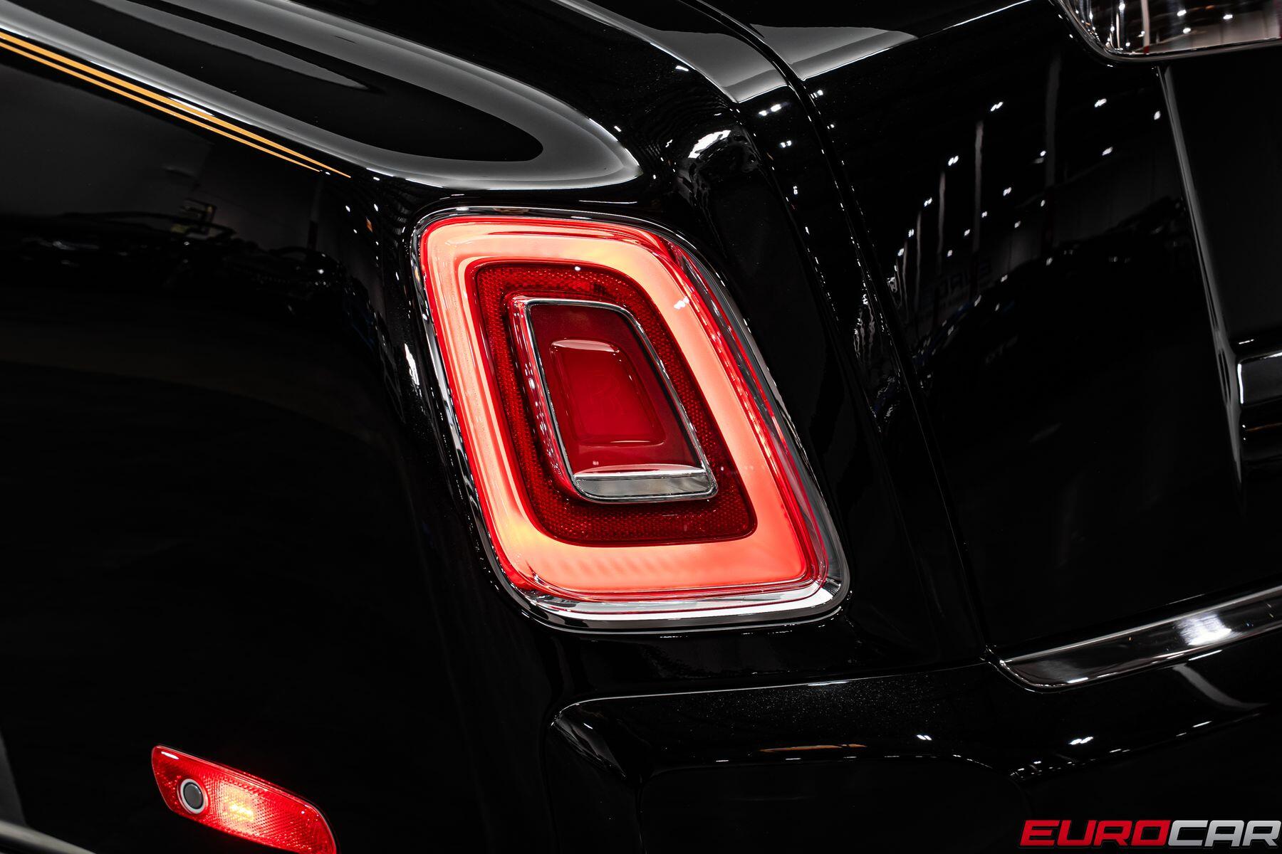 2023 Rolls-Royce Phantom EWB *CASCADE GOLD PASSENGER FASCIA*Image 19