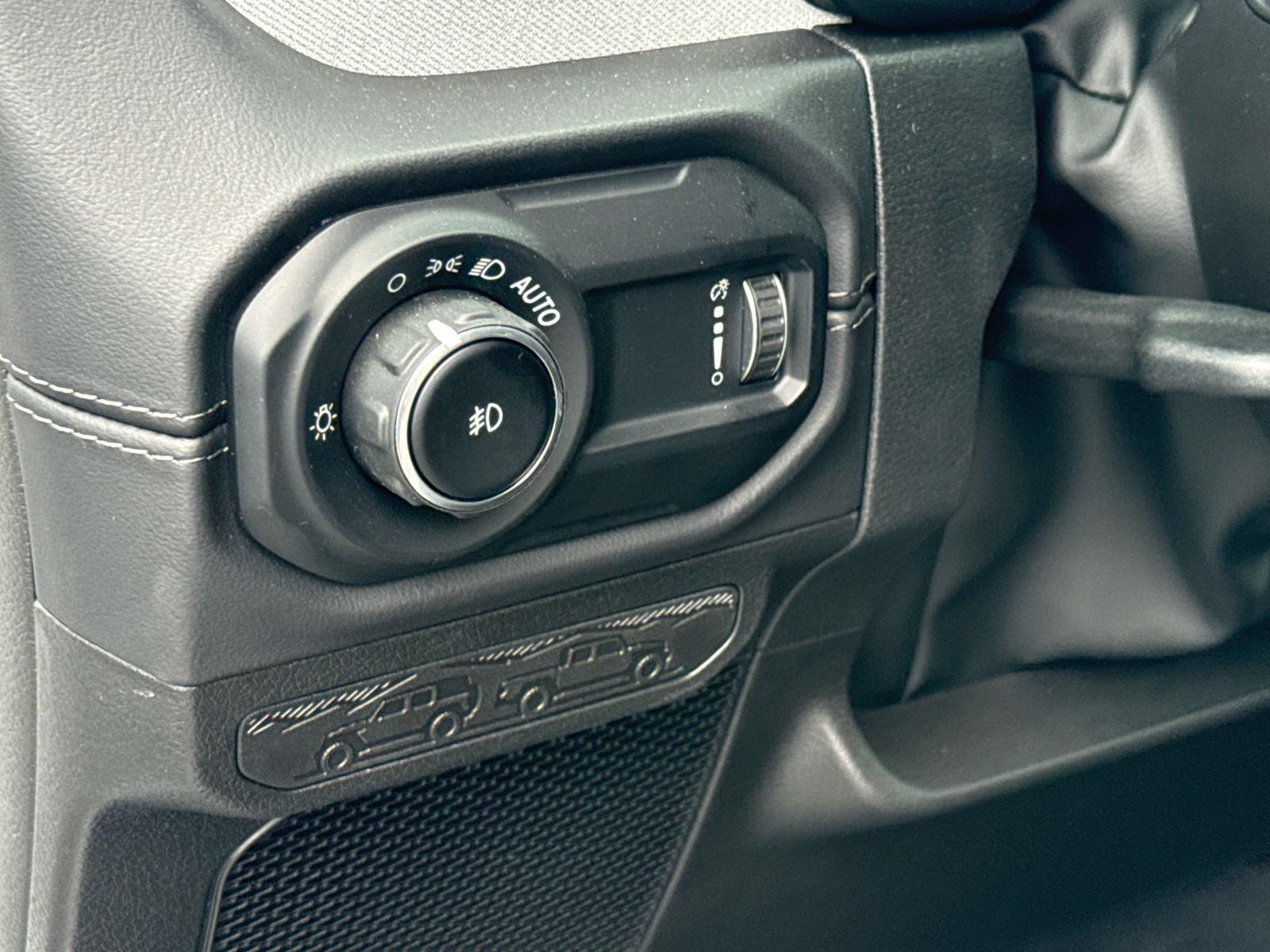 2025 Jeep Wrangler 4-Door Sahara - Photo 25