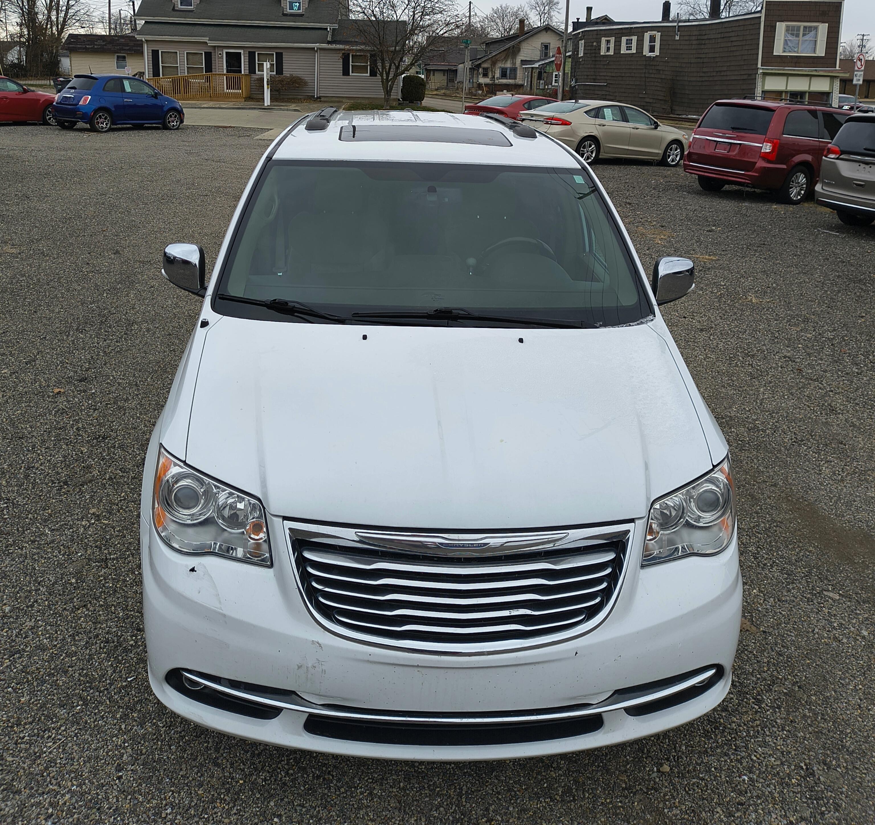 Used 2016 Chrysler Town & Country Limited Platinum with VIN 2C4RC1GG4GR132766 for sale in Connersville, IN